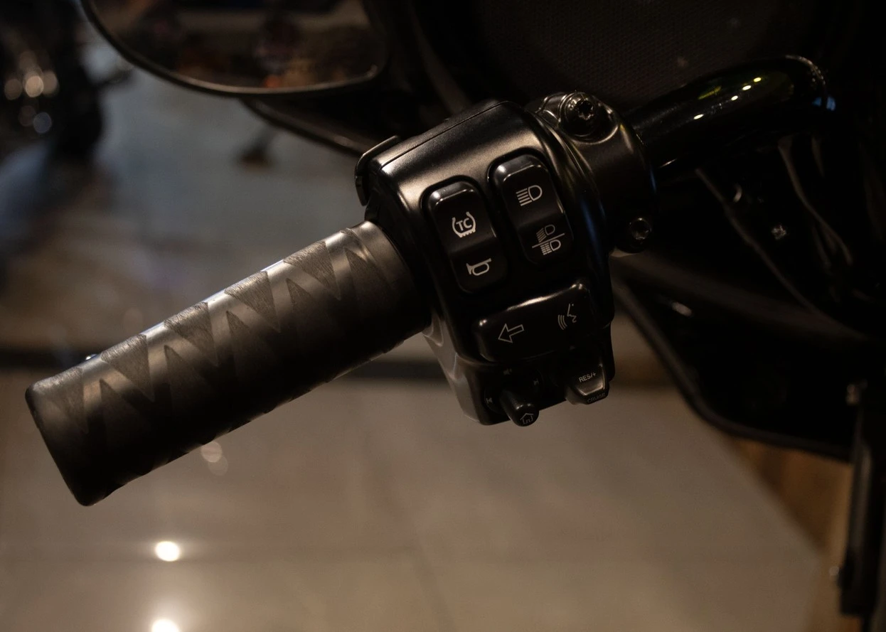 HARLEY-DAVIDSON STREET GLIDE SPECIAL