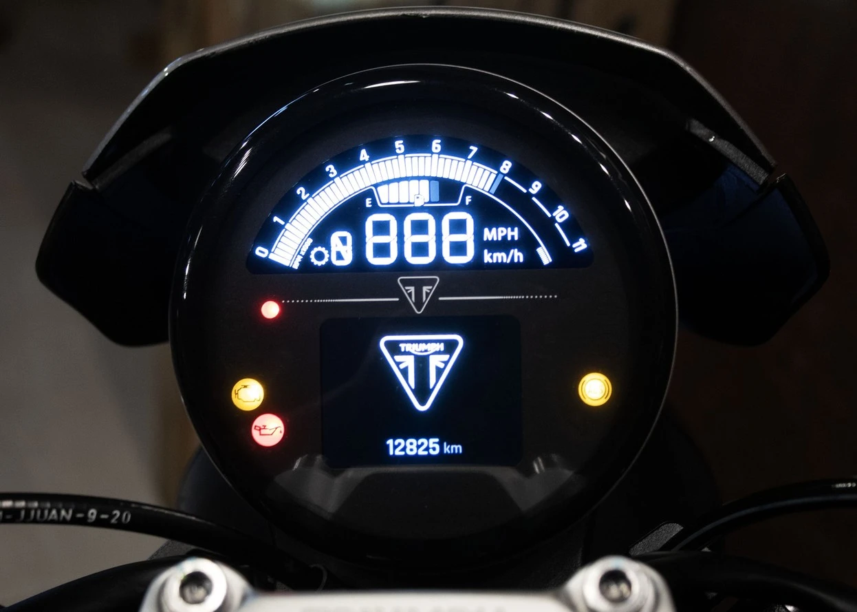 TRIUMPH TRIDENT 660