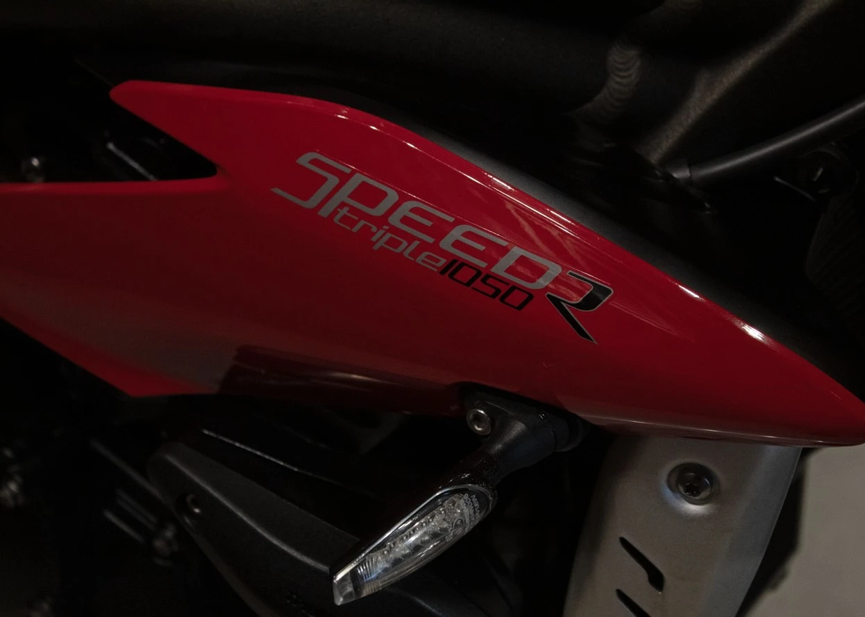 TRIUMPH SPEED TRIPLE R
