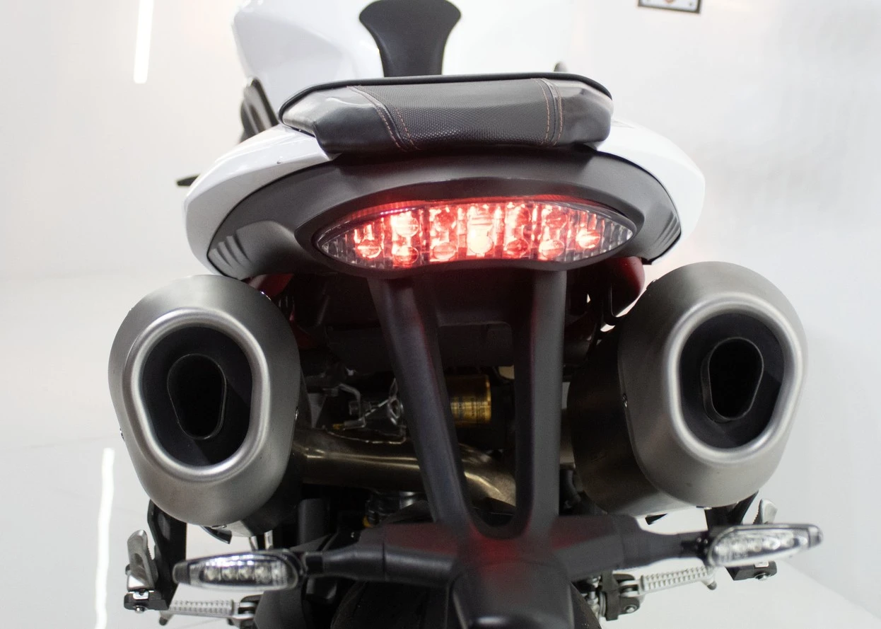 TRIUMPH SPEED TRIPLE R