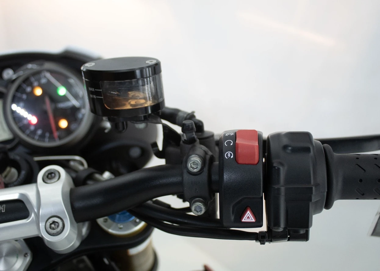 TRIUMPH SPEED TRIPLE R