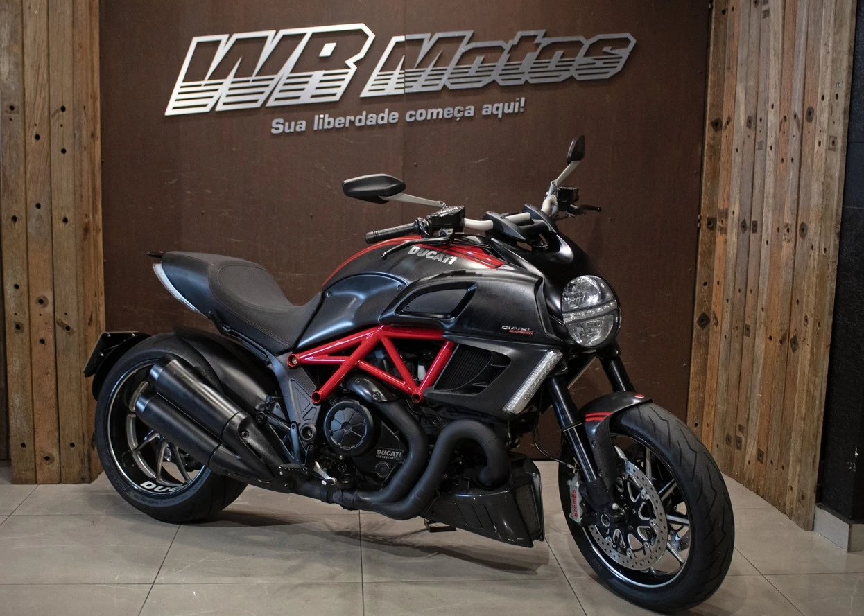 DUCATI DIAVEL CARBON