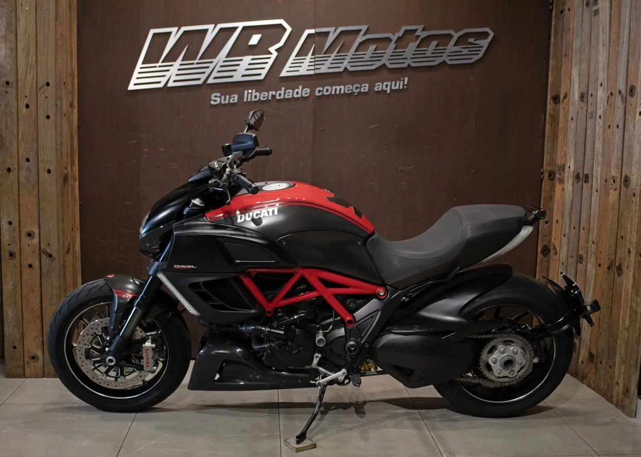 DUCATI DIAVEL CARBON