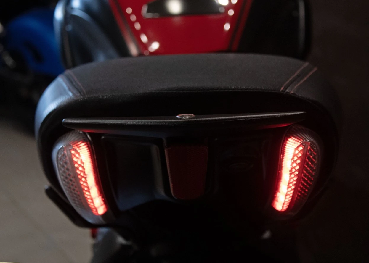 DUCATI DIAVEL CARBON