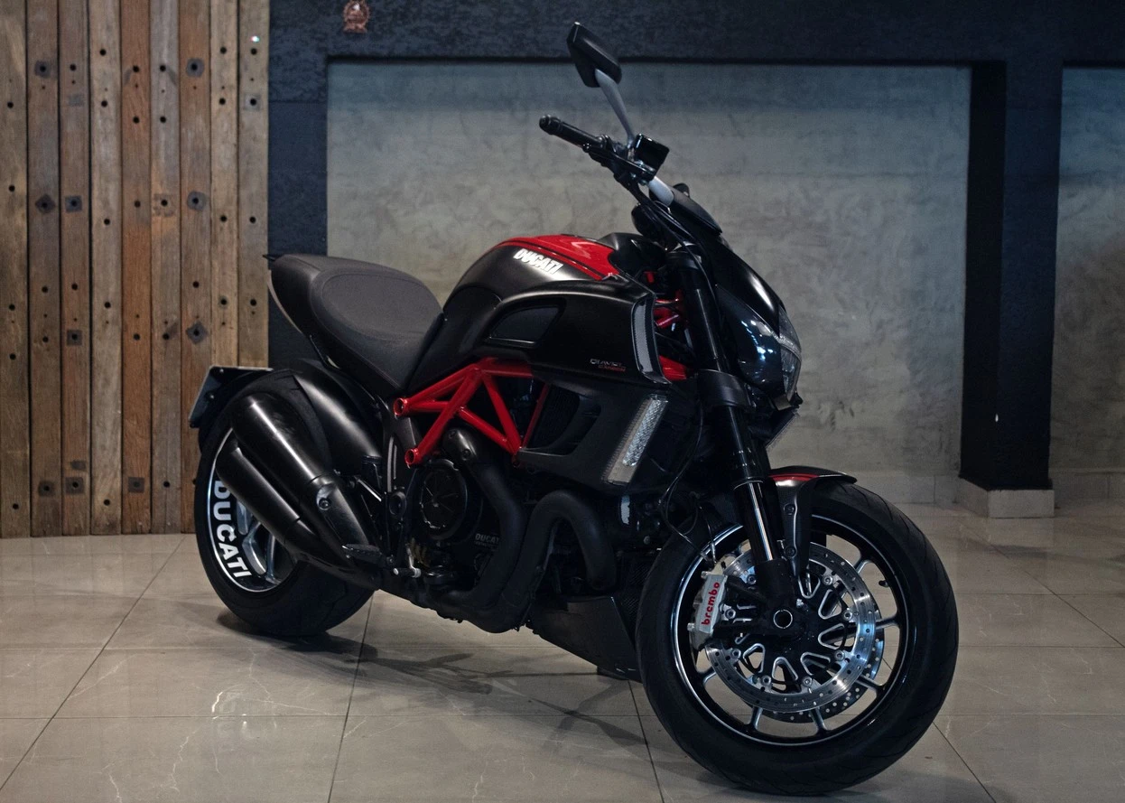 DUCATI DIAVEL CARBON