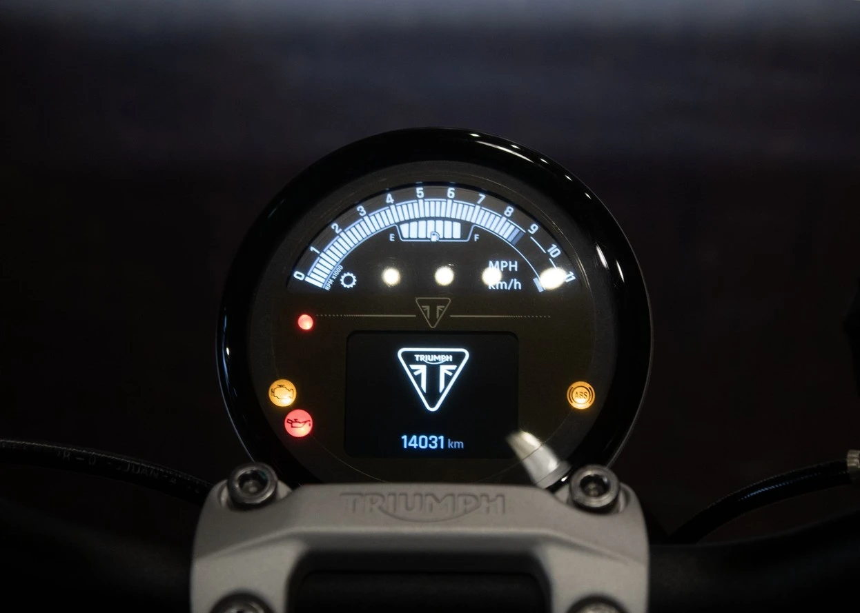 TRIUMPH TRIDENT 660