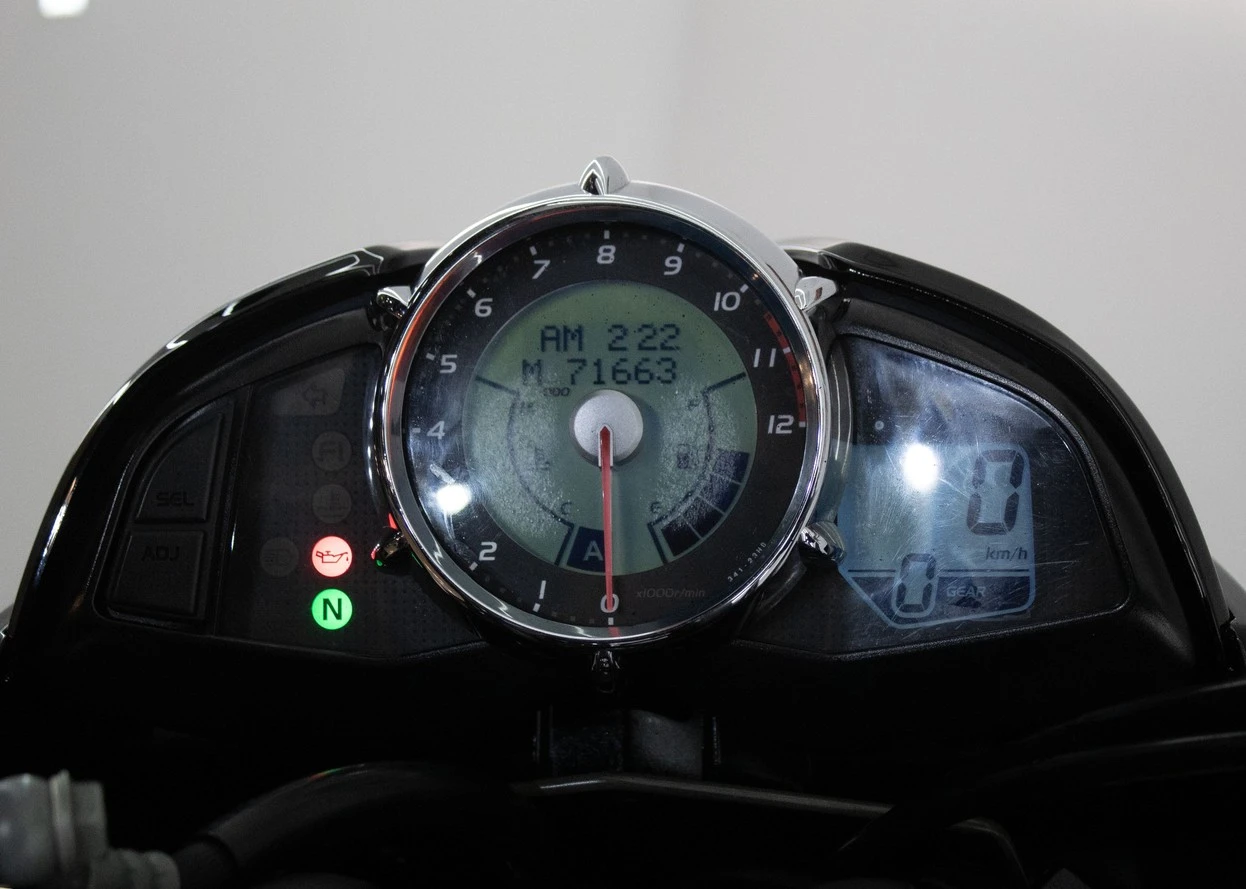 SUZUKI GSX 1300 B-KING
