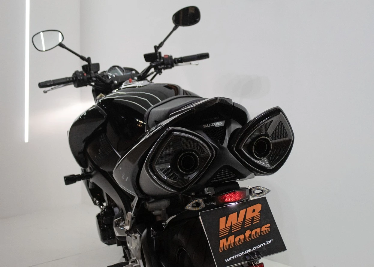 SUZUKI GSX 1300 B-KING