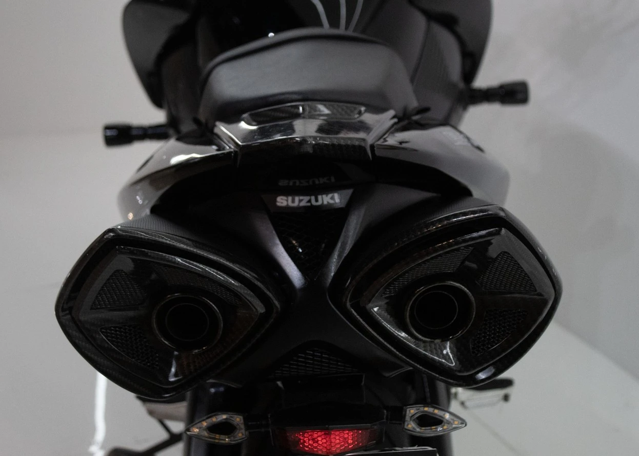 SUZUKI GSX 1300 B-KING