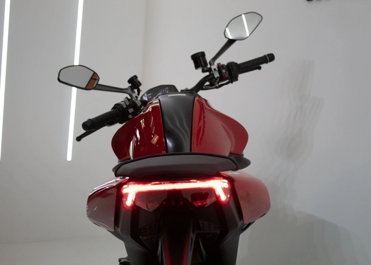 DUCATI MONSTER 937