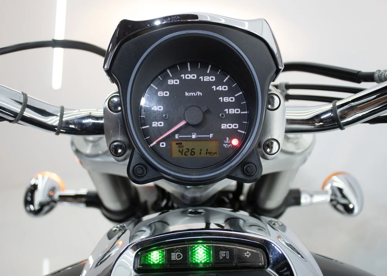 SUZUKI BOULEVARD M800