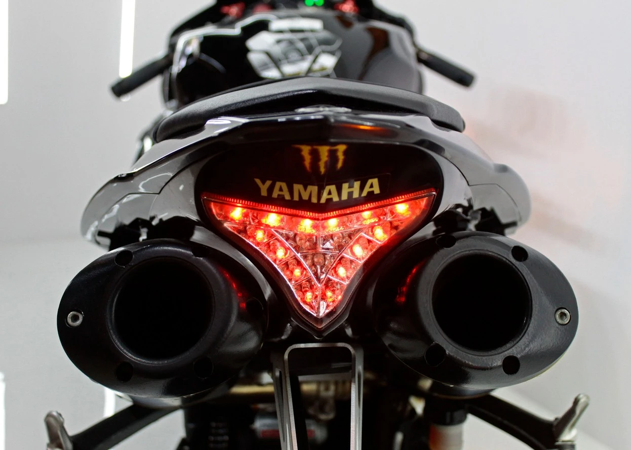 YAMAHA YZF R1