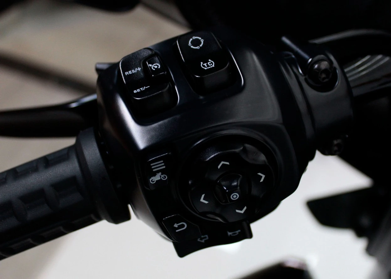 HARLEY-DAVIDSON STREET GLIDE ULTRA