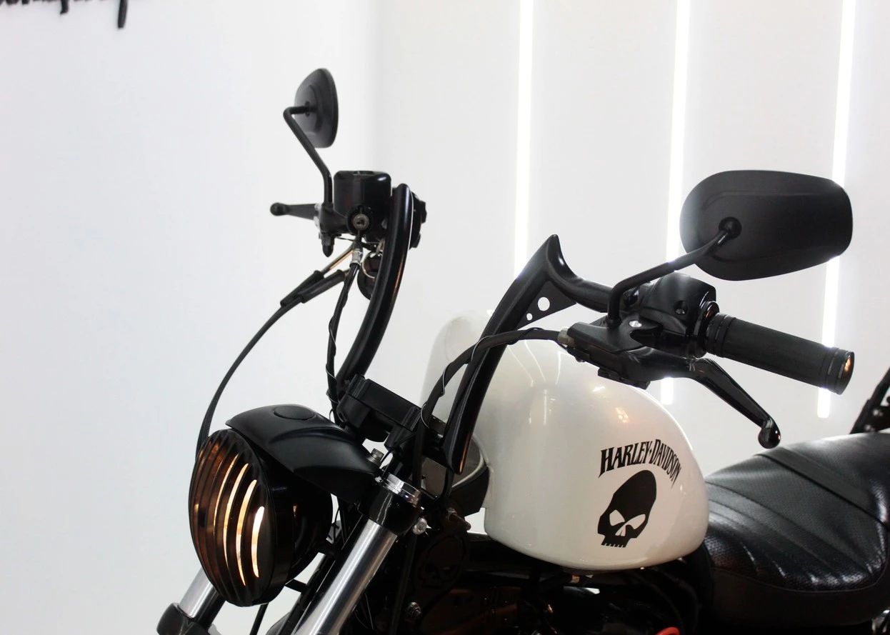 HARLEY-DAVIDSON SPORTSTER XL 883 R