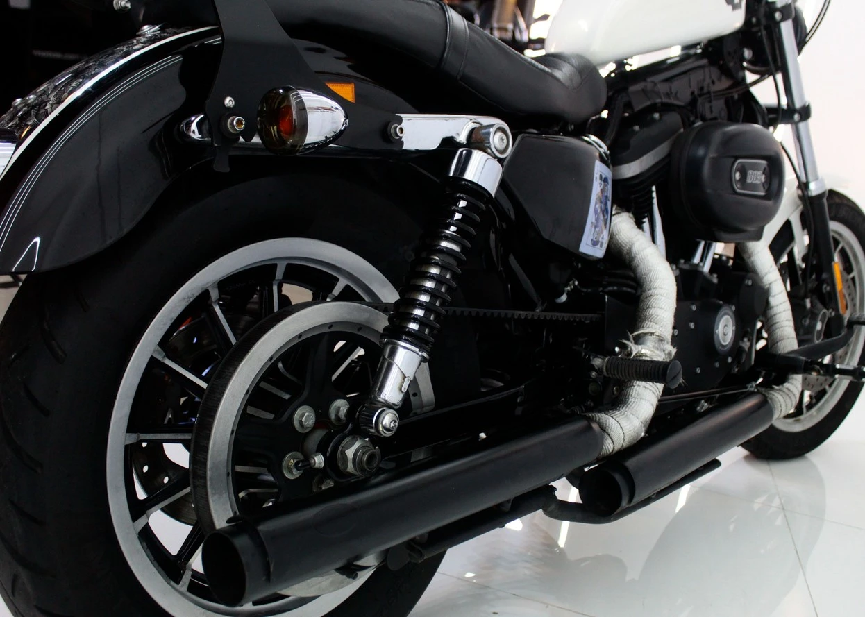 HARLEY-DAVIDSON SPORTSTER XL 883 R