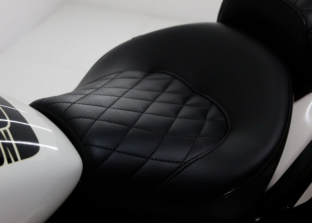 HARLEY-DAVIDSON SOFTAIL FAT BOB 107