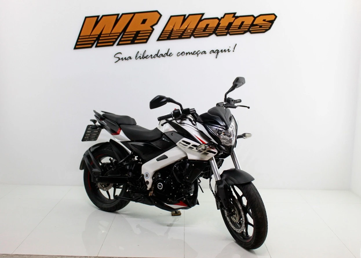 BAJAJ DOMINAR 200