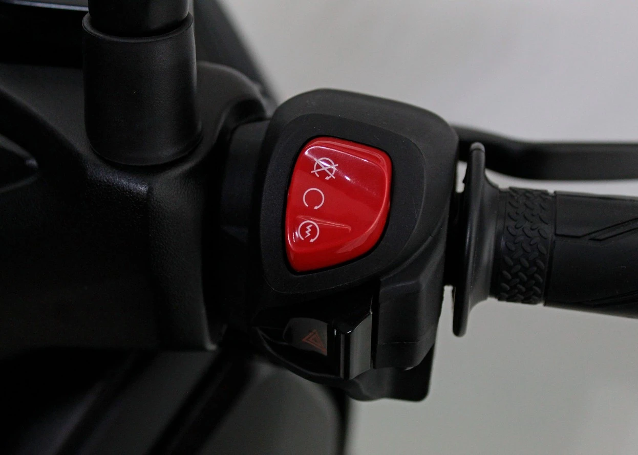 YAMAHA XMAX 250 CONNECTED ABS