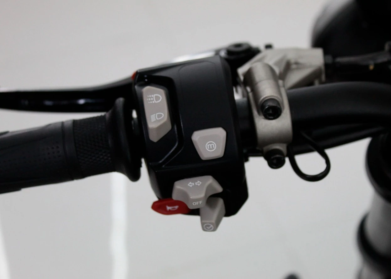 TRIUMPH STREET TRIPLE 765 RS