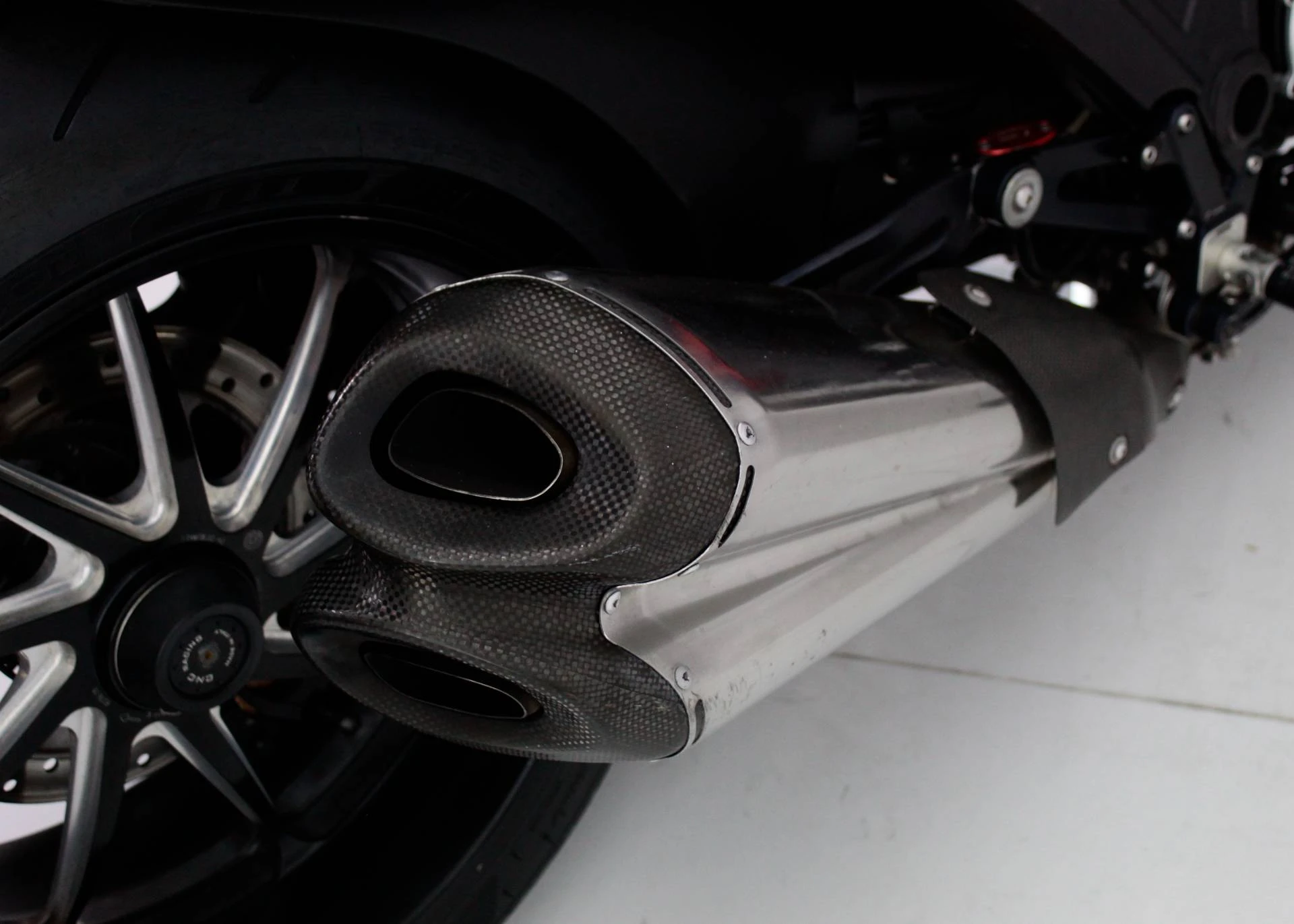 DUCATI DIAVEL CARBON