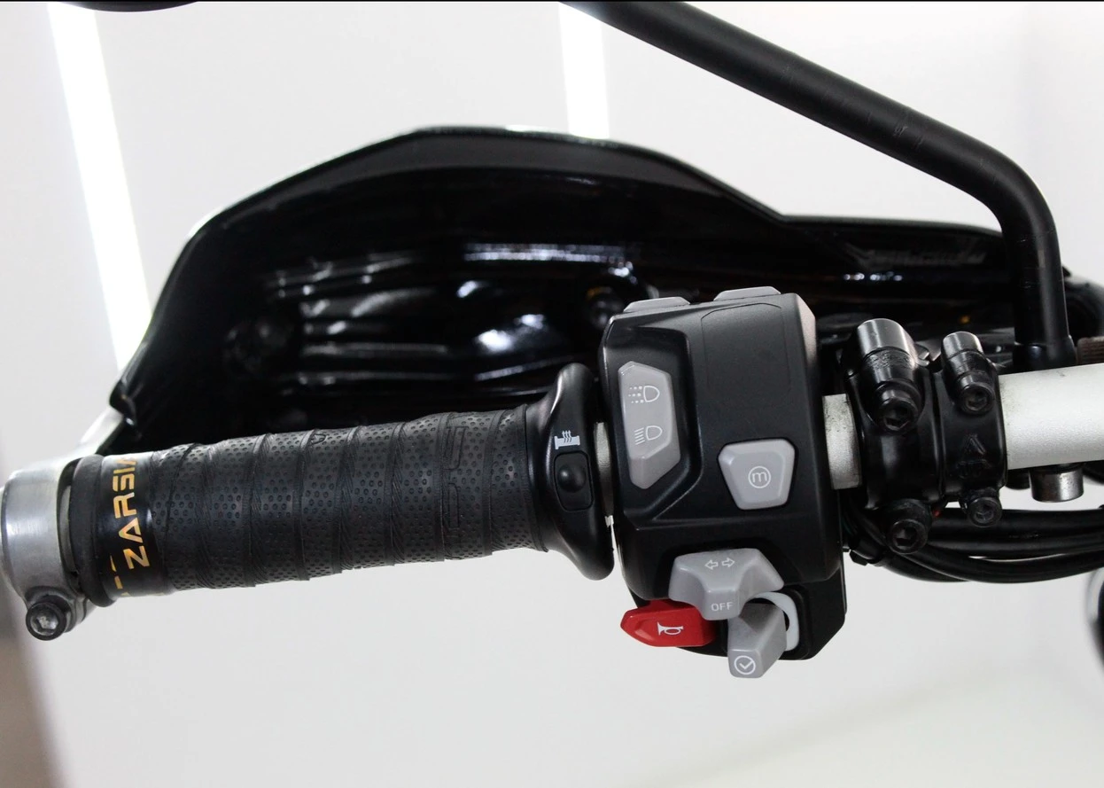 TRIUMPH BONNEVILLE SCRAMBLER 1200 XE