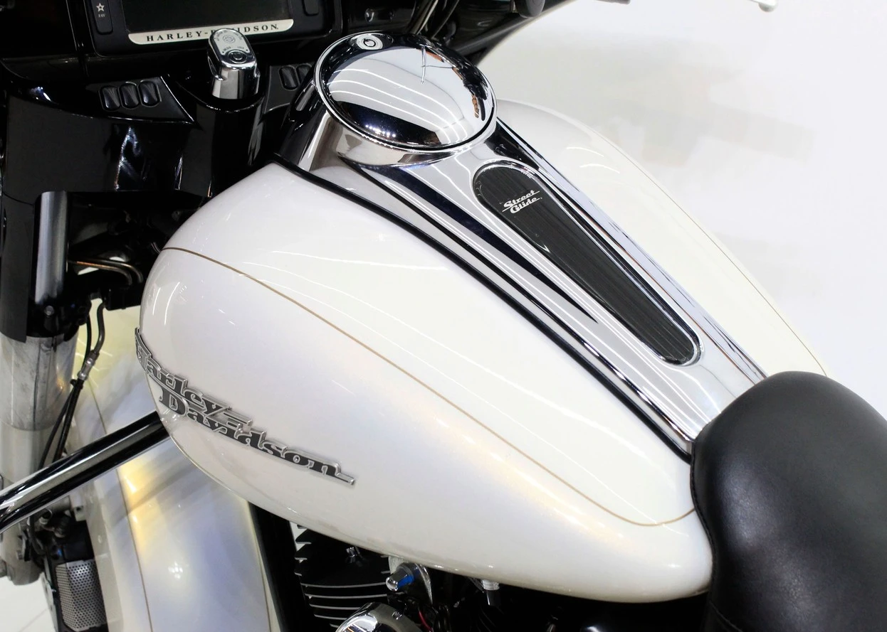 HARLEY-DAVIDSON STREET GLIDE SPECIAL