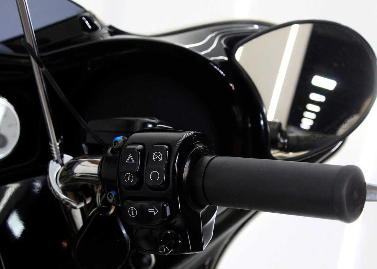 HARLEY-DAVIDSON STREET GLIDE SPECIAL