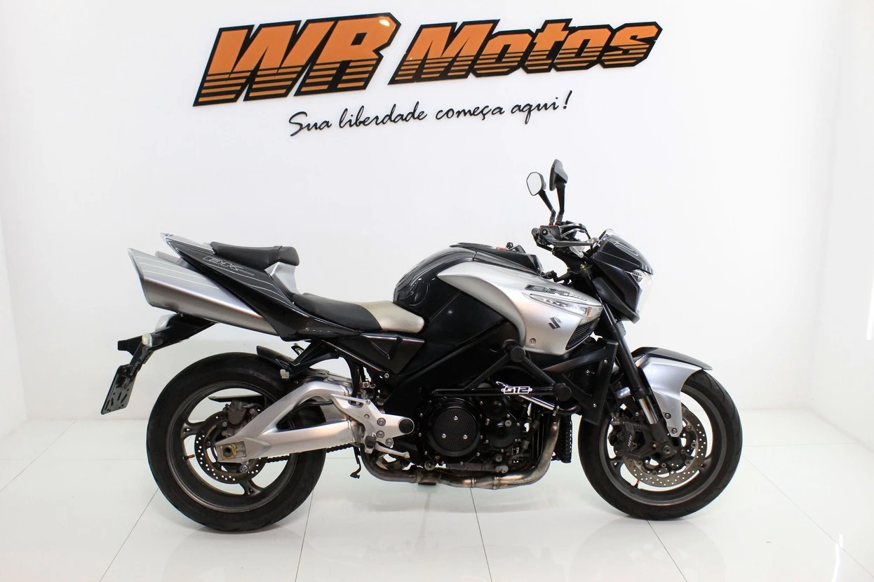 SUZUKI GSX 1300 B-KING