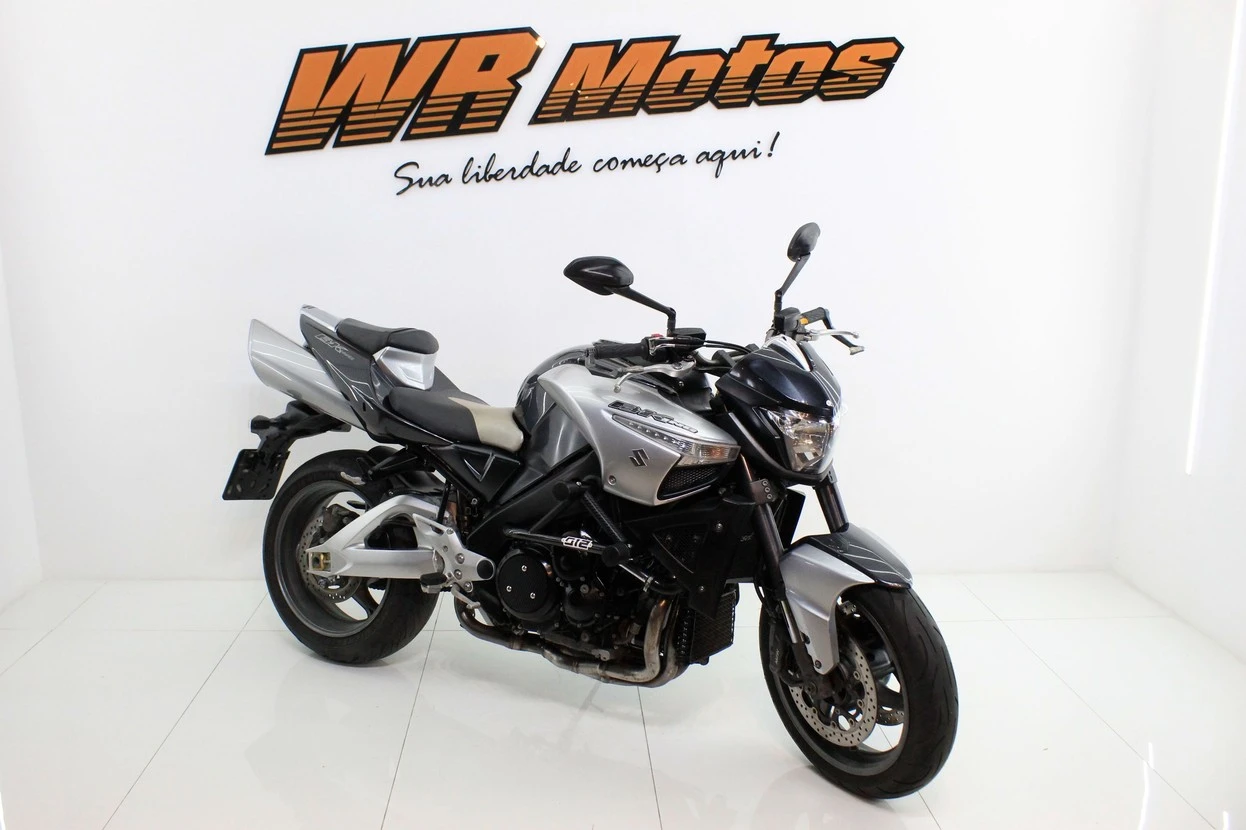 SUZUKI GSX 1300 B-KING