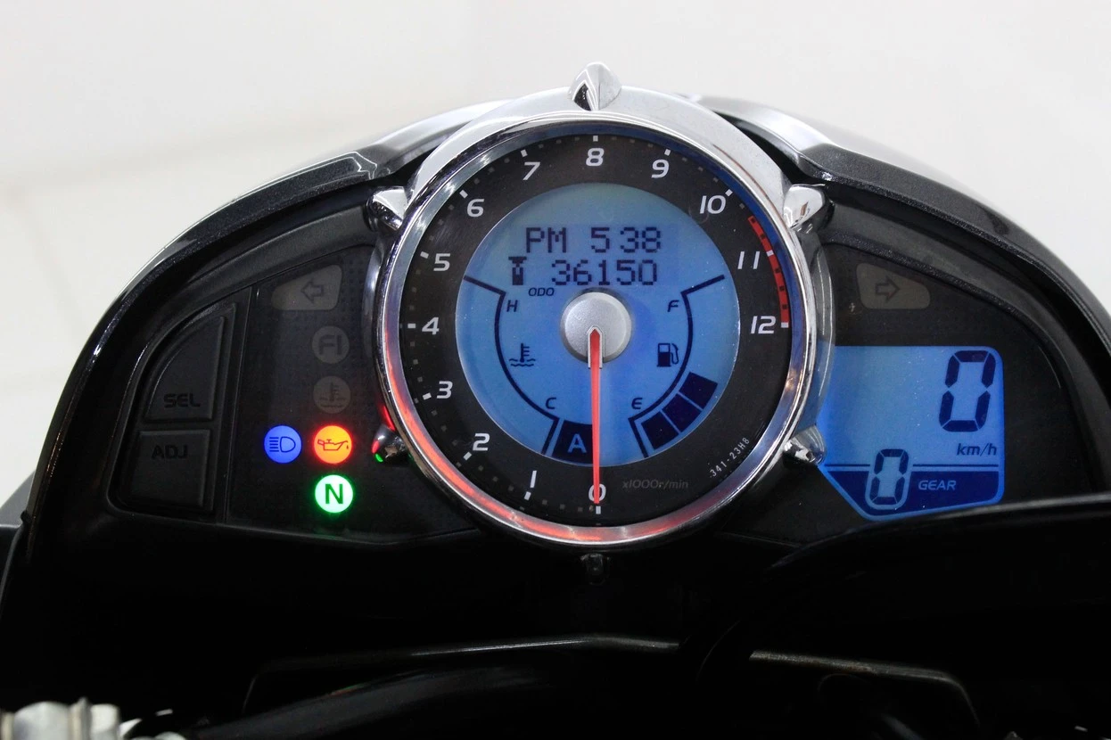 SUZUKI GSX 1300 B-KING