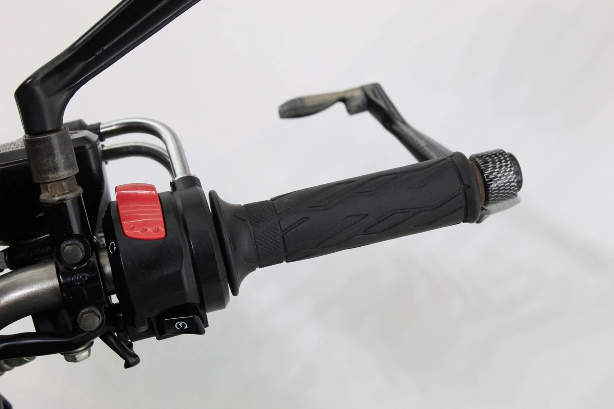 SUZUKI GSX 1300 B-KING