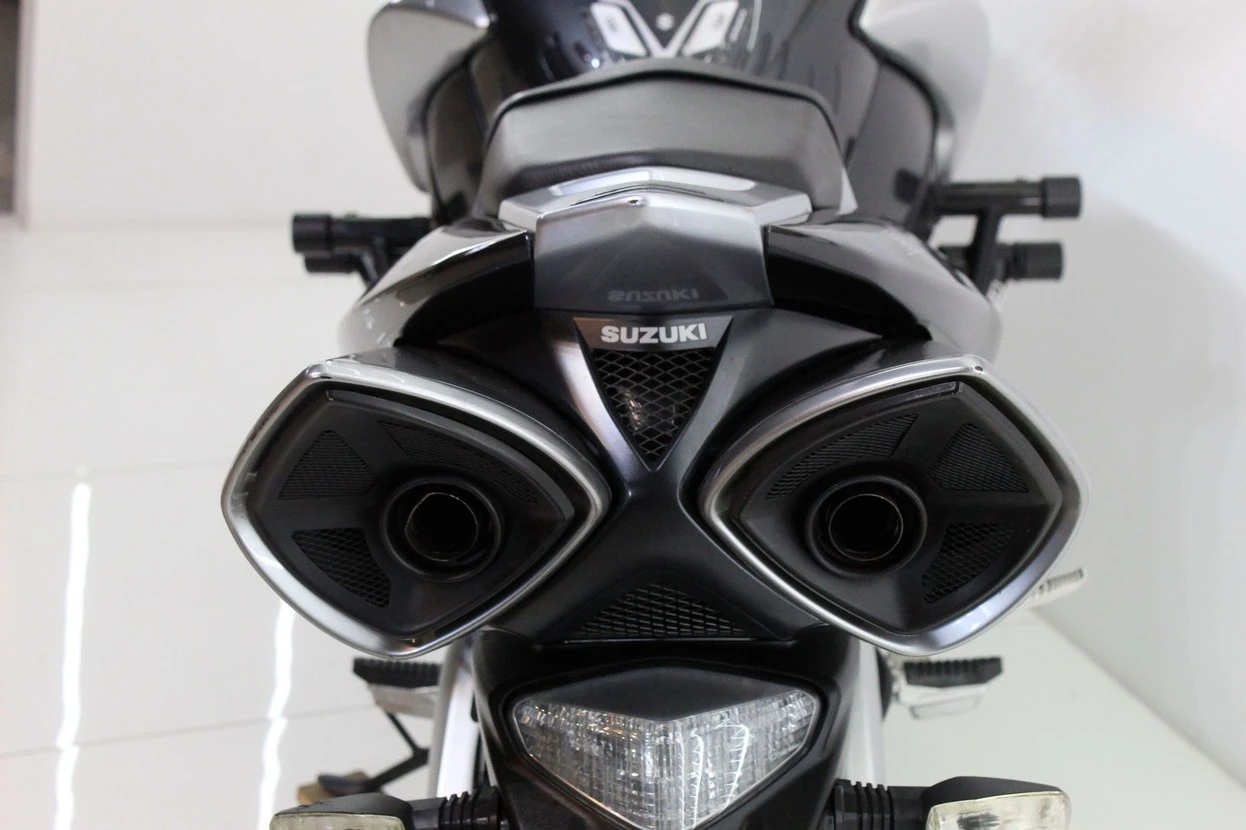 SUZUKI GSX 1300 B-KING