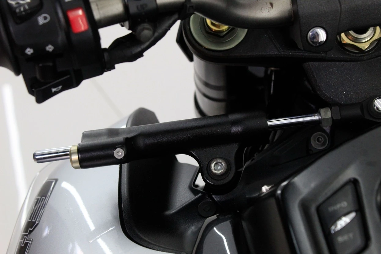 SUZUKI GSX 1300 B-KING