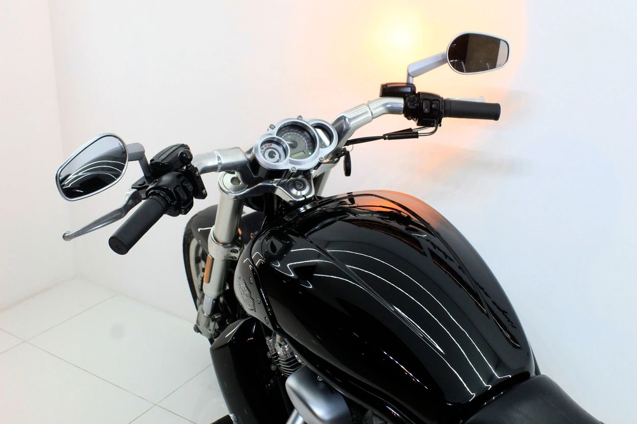 HARLEY-DAVIDSON V ROD MUSCLE