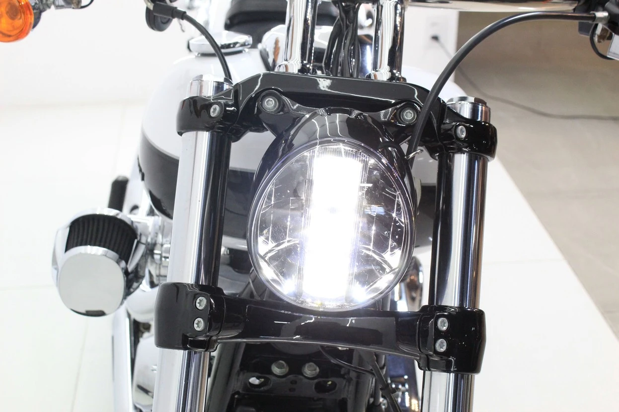 HARLEY-DAVIDSON SOFTAIL BREAKOUT