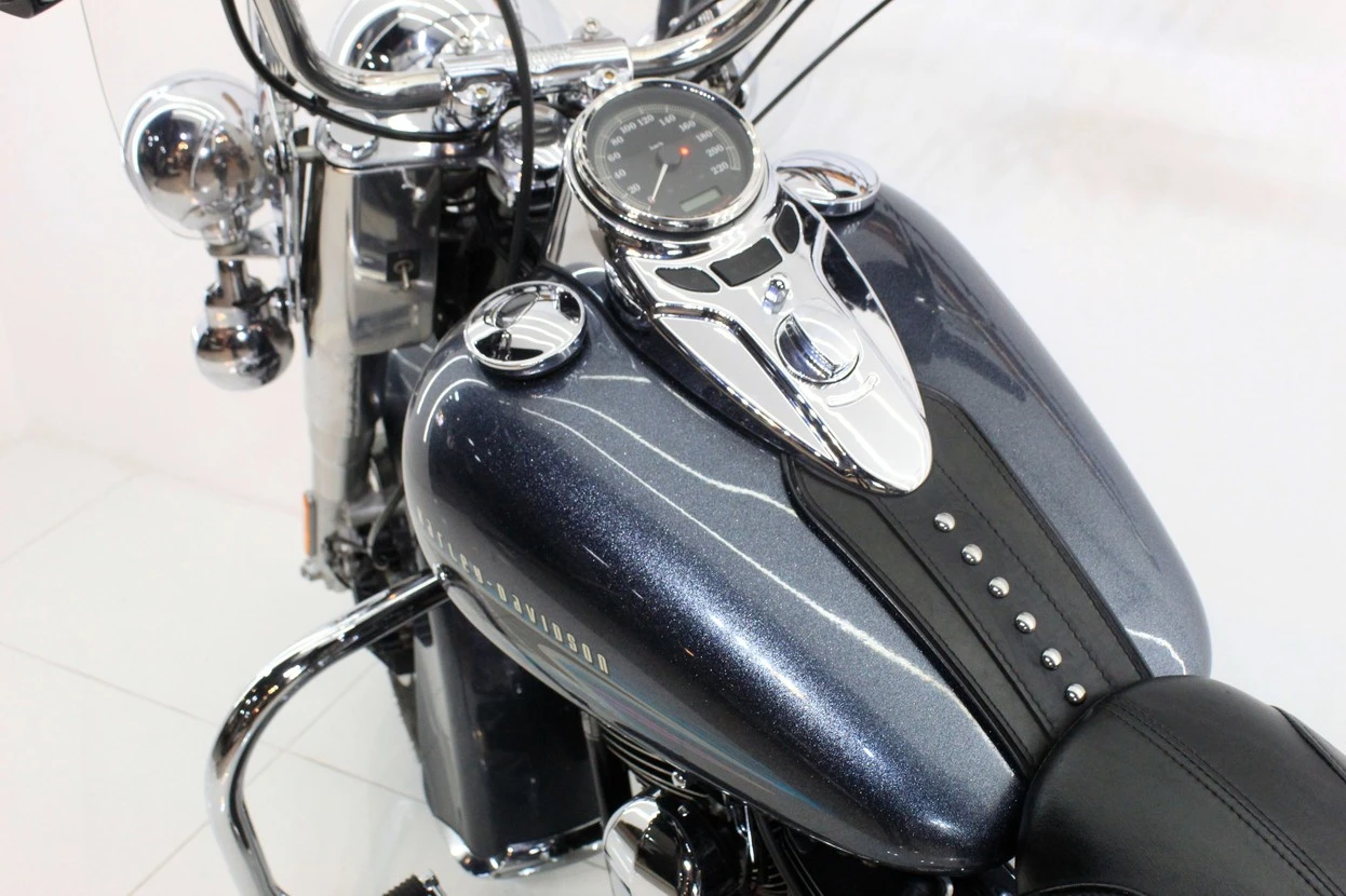 HARLEY-DAVIDSON SOFTAIL HERITAGE CLASSIC 114