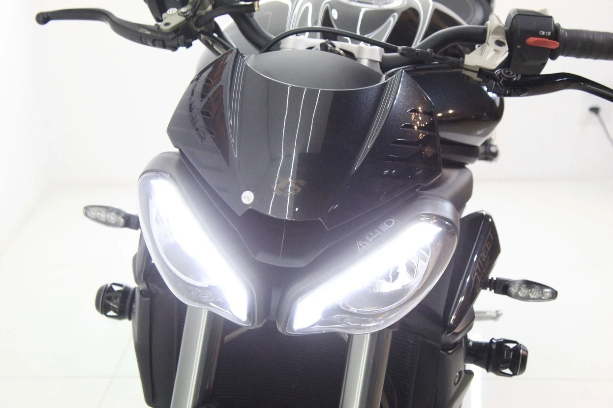 TRIUMPH STREET TRIPLE 765 RS