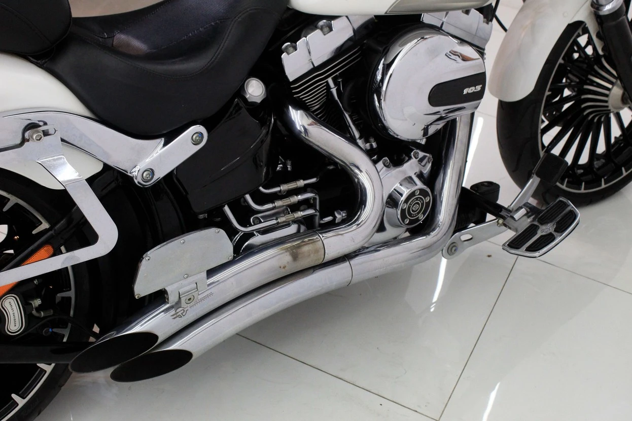 HARLEY-DAVIDSON SOFTAIL BREAKOUT