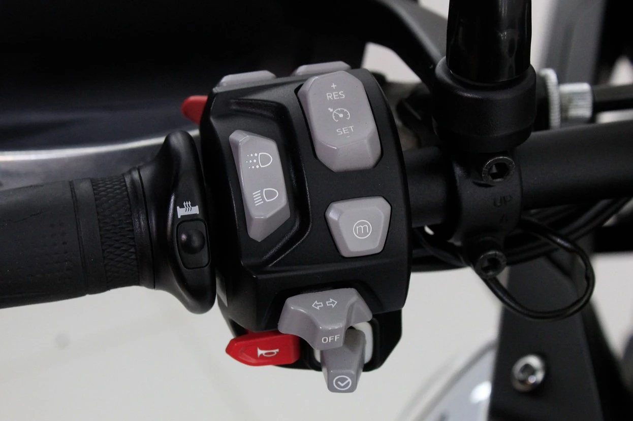 TRIUMPH TIGER 900 GT PRO