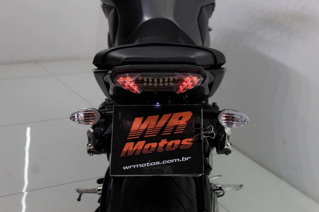 YAMAHA MT-09