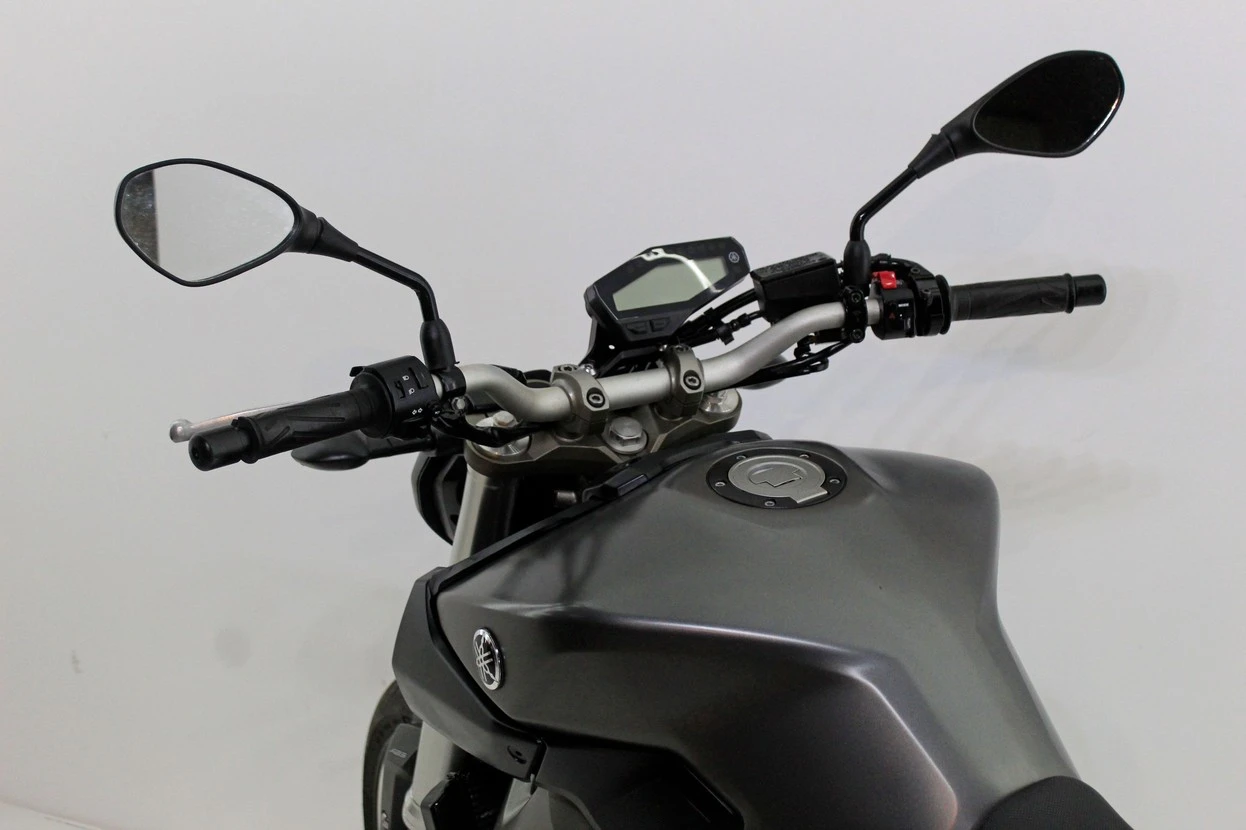 YAMAHA MT-09