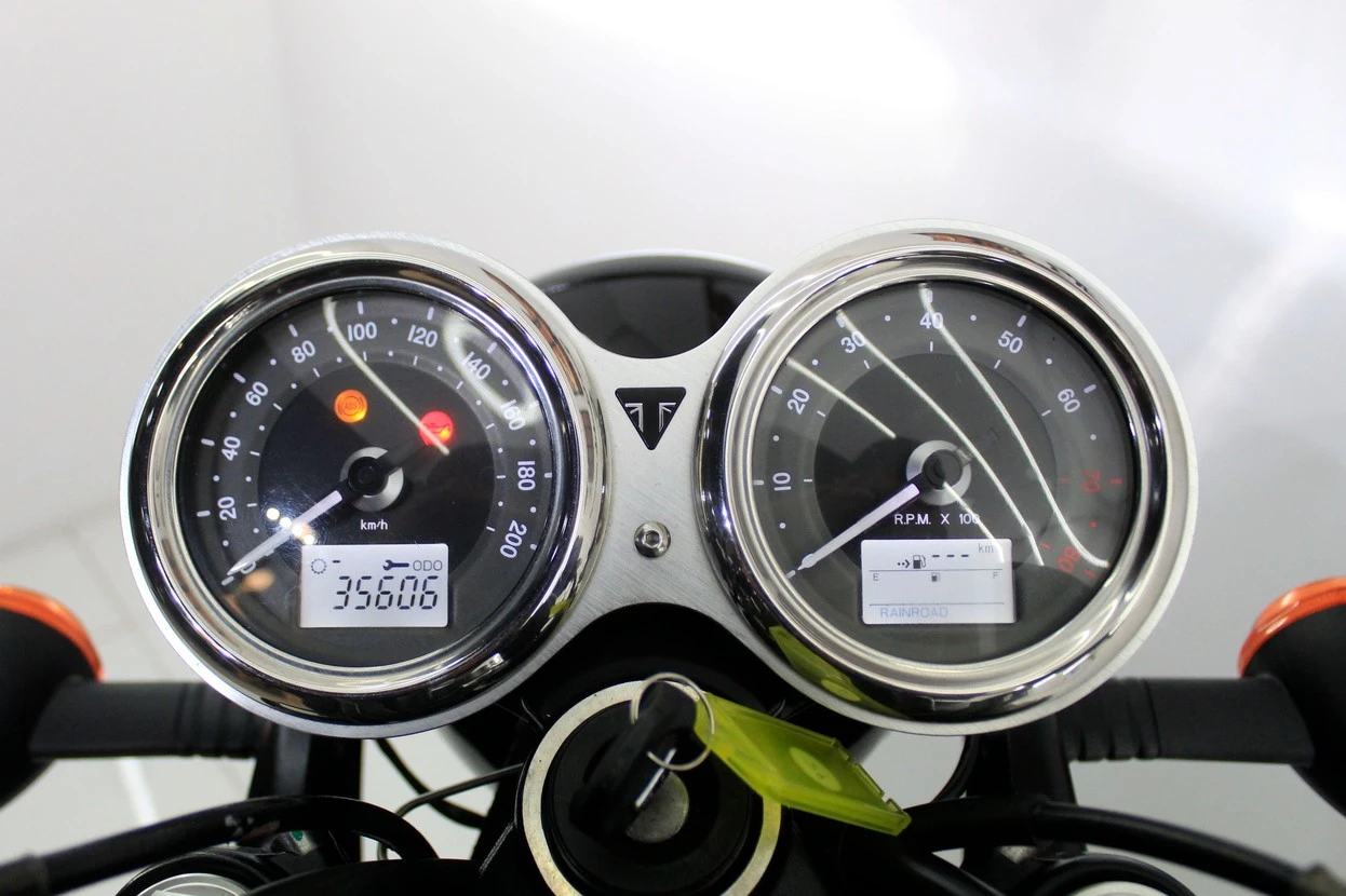 TRIUMPH BONNEVILLE T120 BLACK 1200