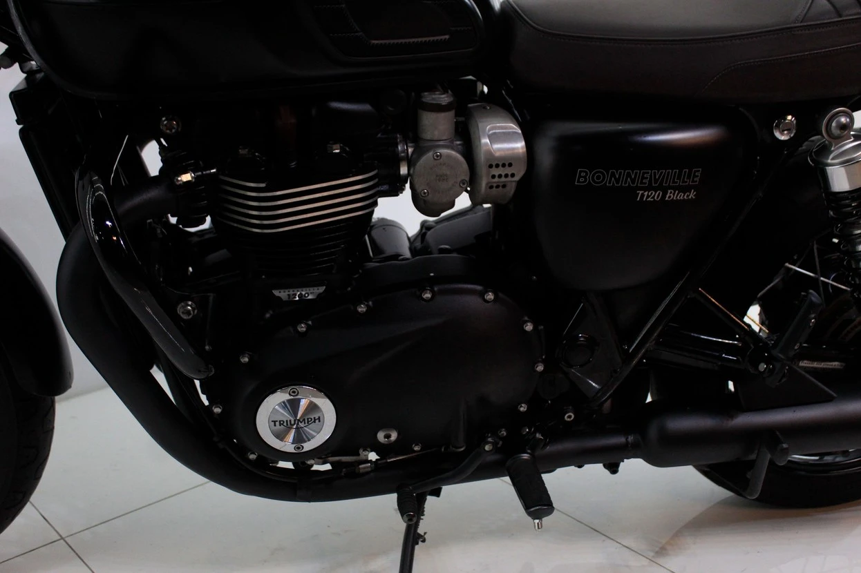 TRIUMPH BONNEVILLE T120 BLACK 1200
