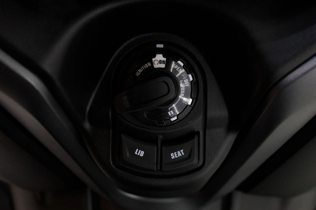 YAMAHA XMAX 300 CONNECTED ABS