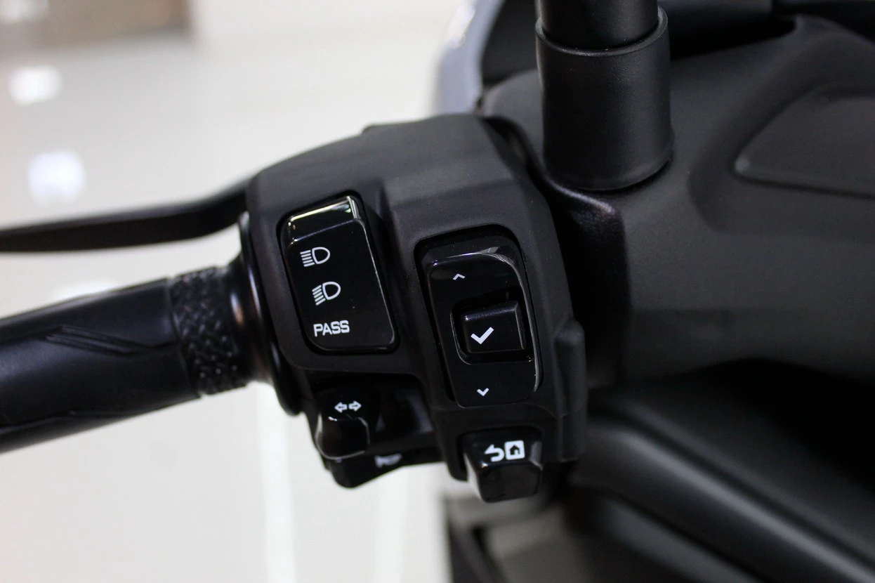 YAMAHA XMAX 300 CONNECTED ABS