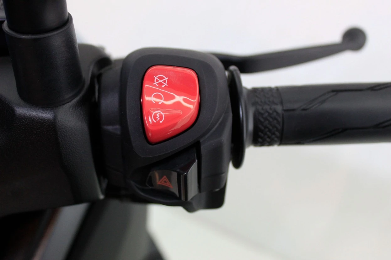 YAMAHA XMAX 300 CONNECTED ABS