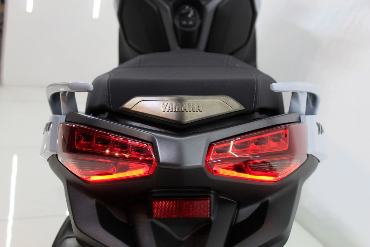 YAMAHA XMAX 300 CONNECTED ABS