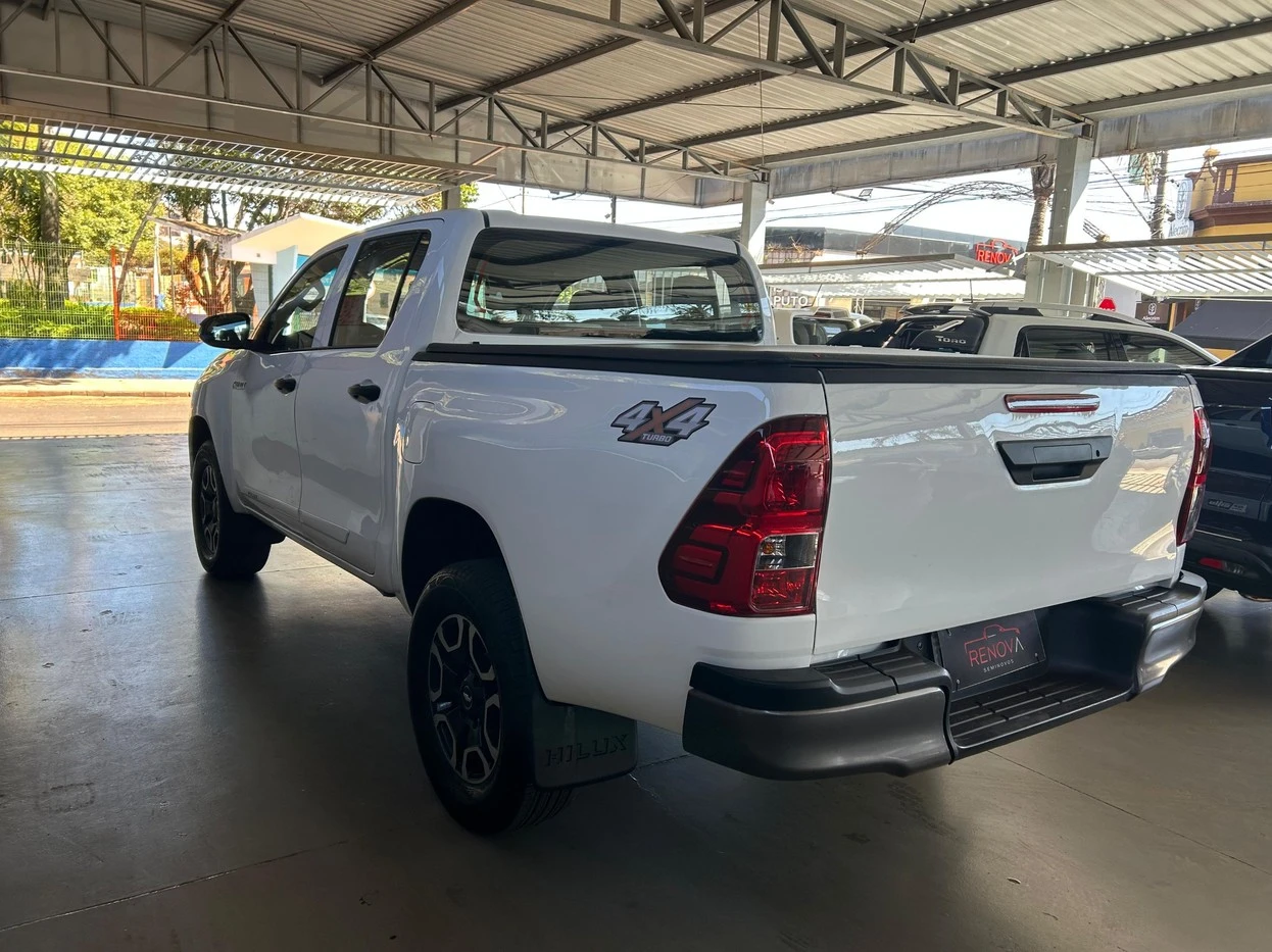 TOYOTA HILUX