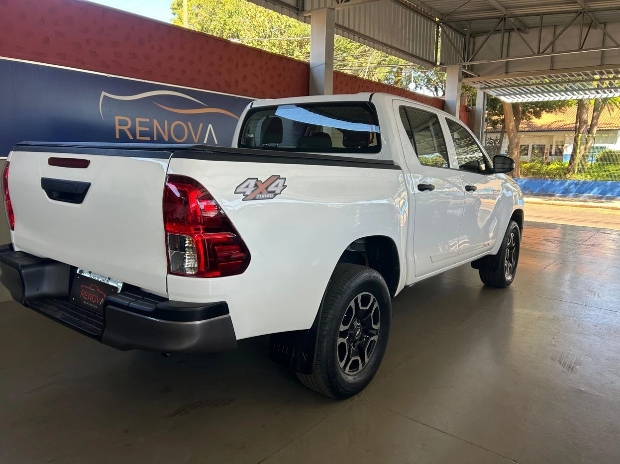 TOYOTA HILUX