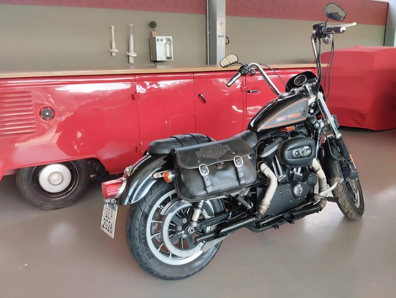 HARLEY-DAVIDSON SPORTSTER XL 883 R